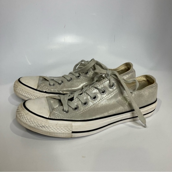 Converse sneakers low top silver size 8.5 women’s - Picture 1 of 8